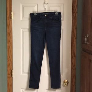 American Eagle Super Super Stretch Jeggings.